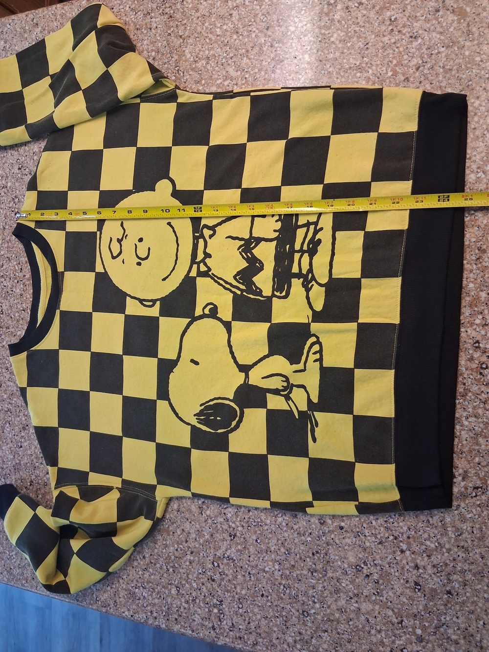 Peanuts Yellow and Black Checkerboard Crewneck with Snoopy & Charlie Brown - Picture 10 of 11